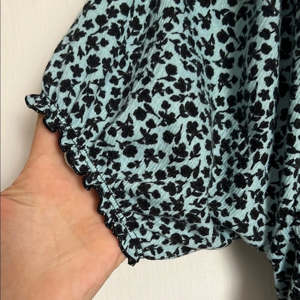 Stylish Black and Blue FloralPrint Women's Top - Picture 6 of 6